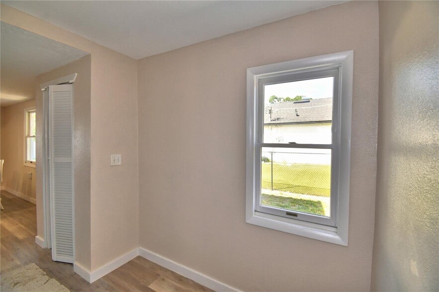 More Photos Of 208 Center St, Auburndale Office For Sale