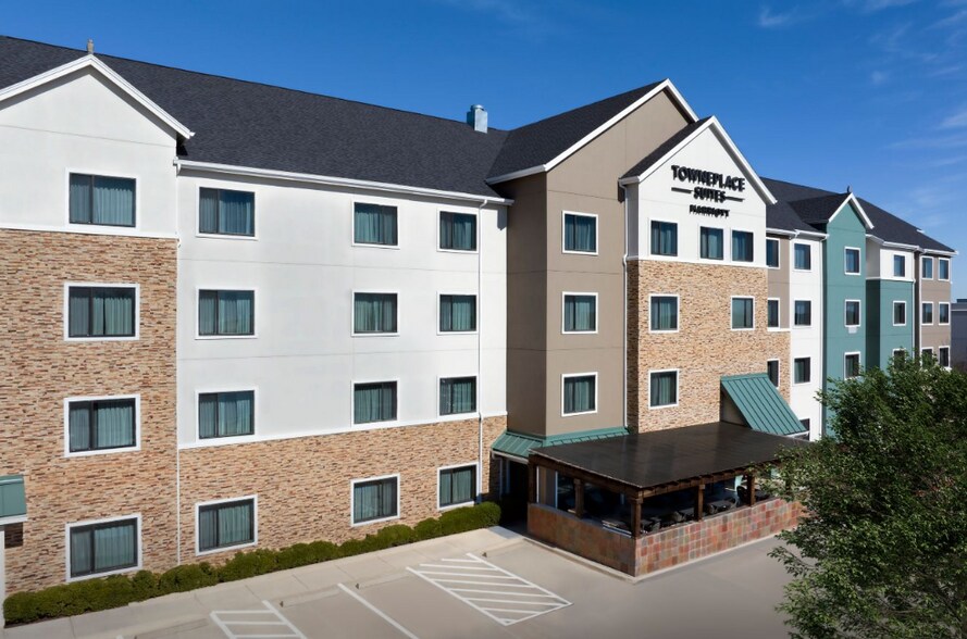 More Photos Of 2700 Travis St, DeSoto Hospitality For Sale