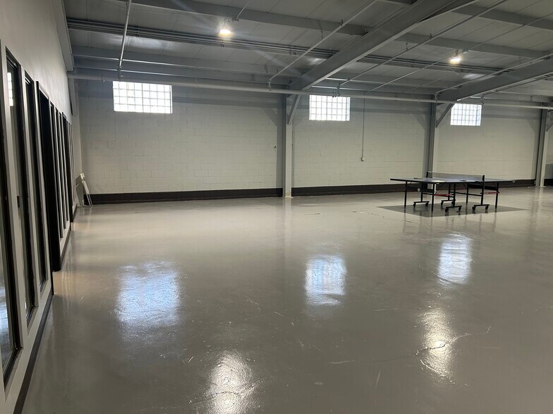 More Photos Of 13747 S Western Ave, Blue Island Warehouse For Lease