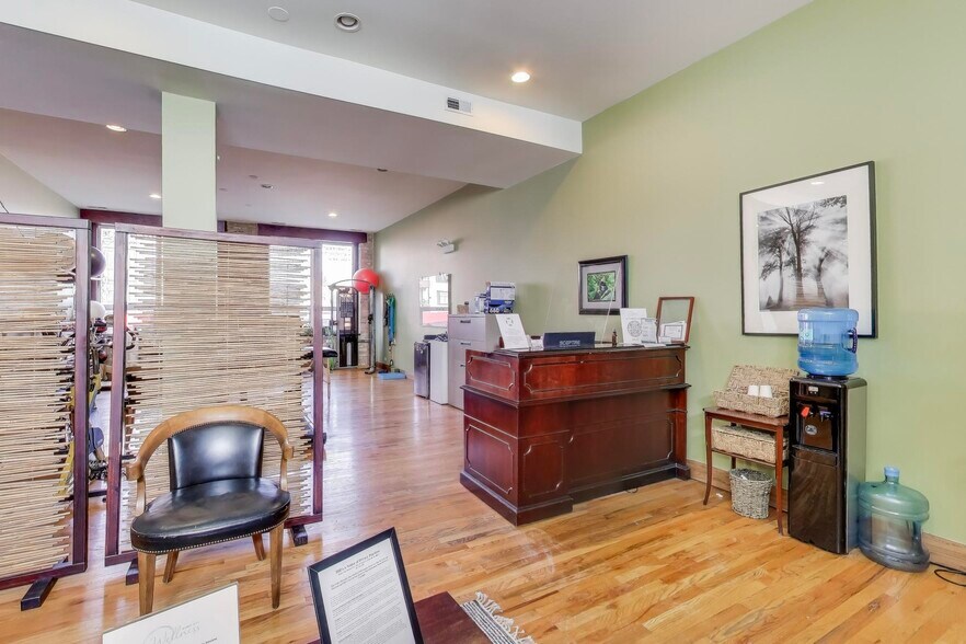 More Photos Of 1811-1819 W North Ave, Chicago Office For Lease