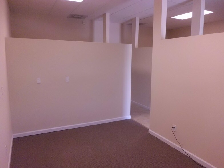 More Photos Of 1352-1368 SW Bayshore Blvd, Port Saint Lucie Unknown For Lease