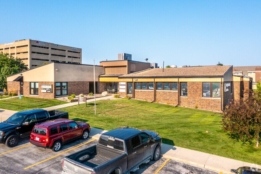 More Photos Of 1300 37th St, West Des Moines Medical For Sale