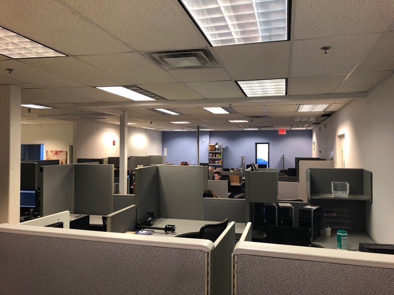 More Photos Of 85 Maple Ave, Stoneham Warehouse For Lease