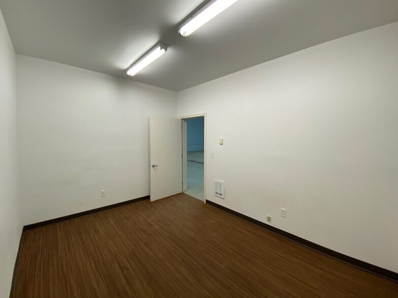 More Photos Of 5806 Baldwin Ln, Williston Warehouse For Sale