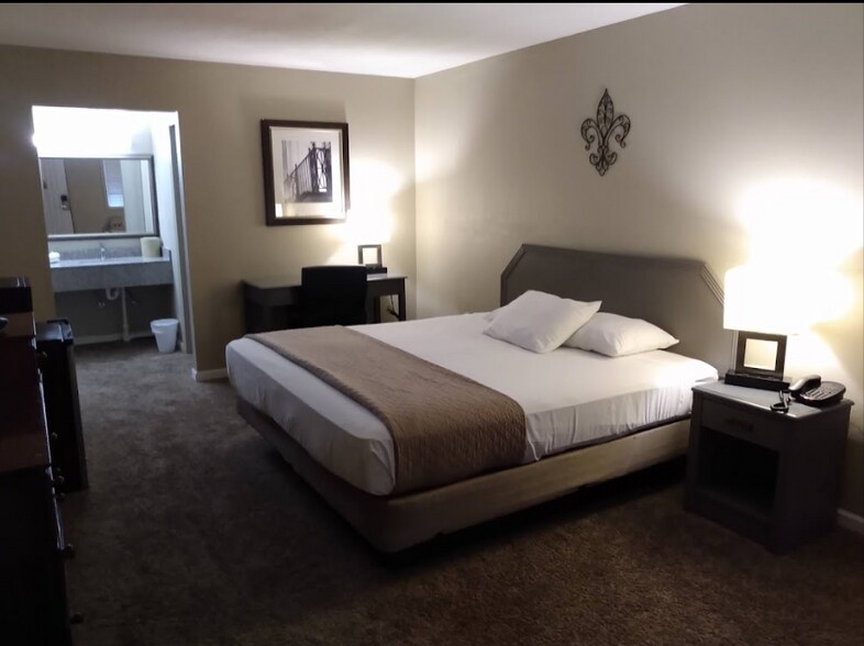 More Photos Of 600 US-61, Portageville Hotel For Sale
