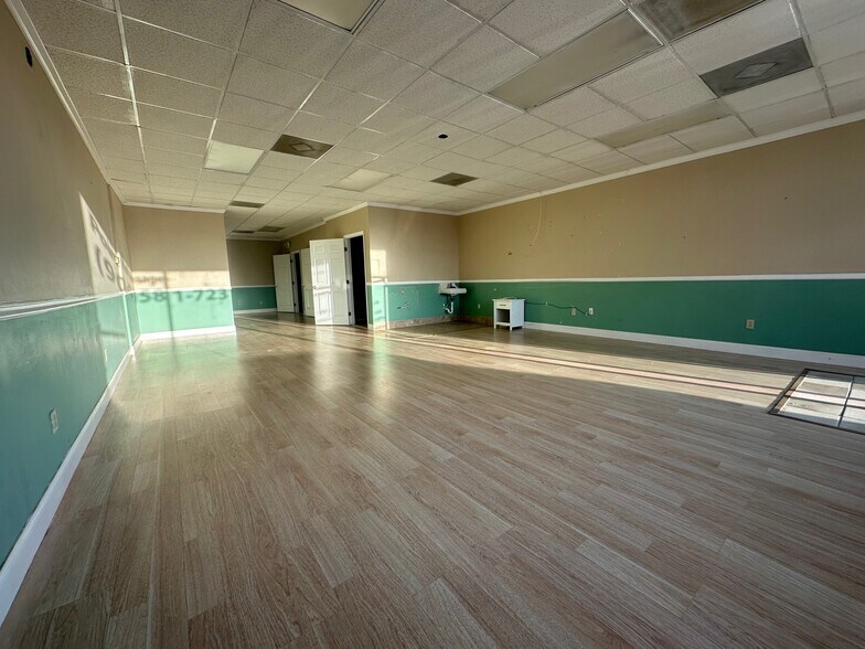 More Photos Of 469 Atlantic Blvd, Atlantic Beach Storefront For Lease