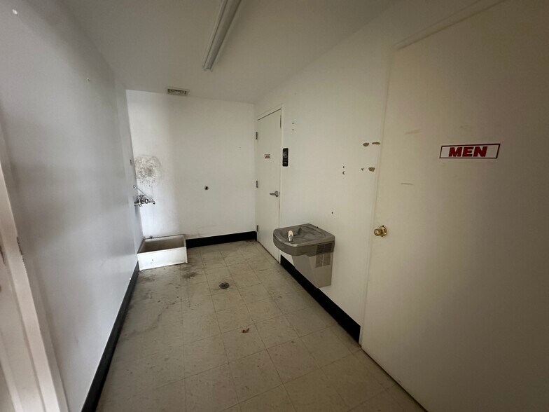 More Photos Of 3851-3859 N Huron Rd, Pinconning Freestanding For Lease