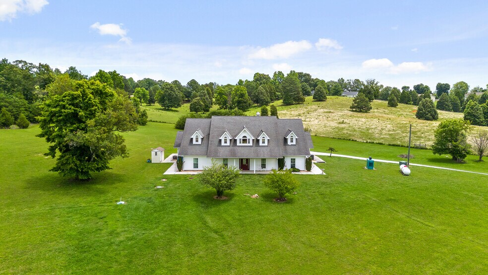 More Photos Of 419 Pin Hook Rd, Spring City Assisted Living For Sale