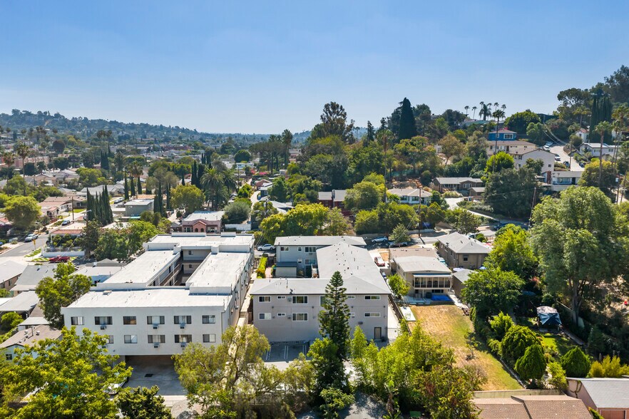 More Photos Of 1351 Armadale Ave, Los Angeles Apartments For Sale