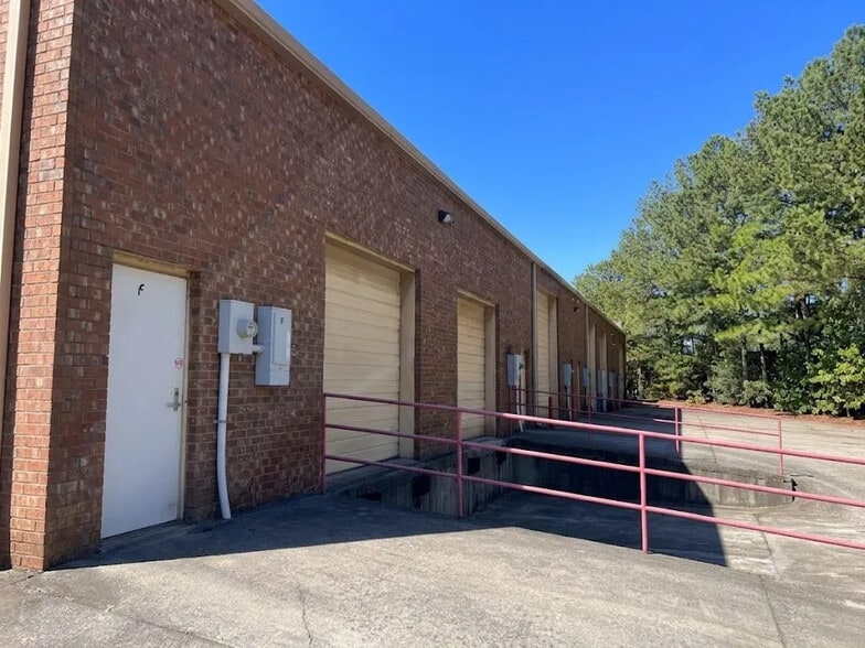 More Photos Of 1049 Industrial Ct, Suwanee Warehouse For Lease