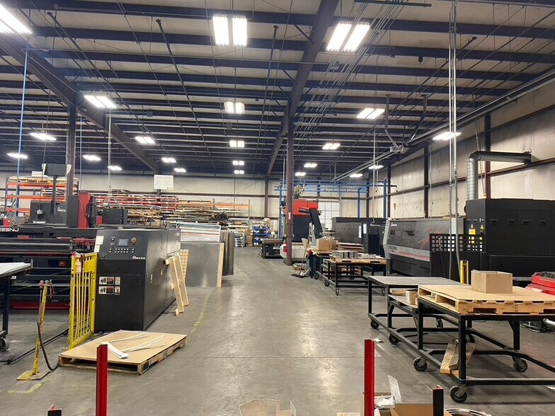 More Photos Of 5905 Lamar St, Arvada Warehouse For Lease