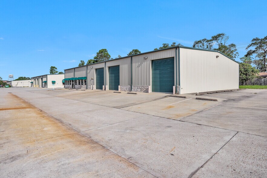More Photos Of 2418 N Frazier, Conroe Warehouse For Lease