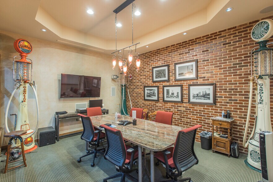 More Photos Of 3101 S Lakeside Dr, Oklahoma City Light Distribution For Sale