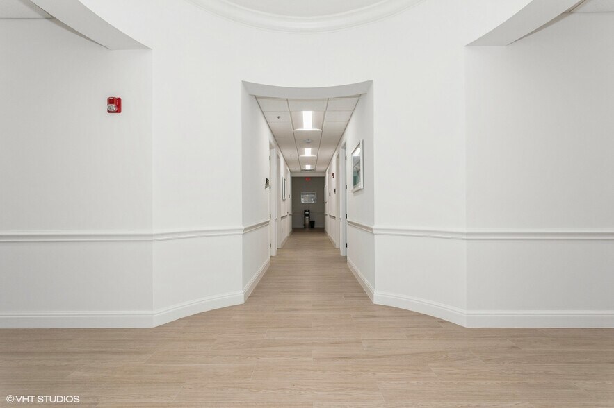 More Photos Of 2520 Tamiami Trl N, Nokomis Medical For Sale