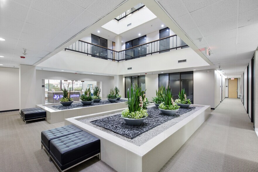 More Photos Of 2909 Hillcroft Ave, Houston Office For Lease