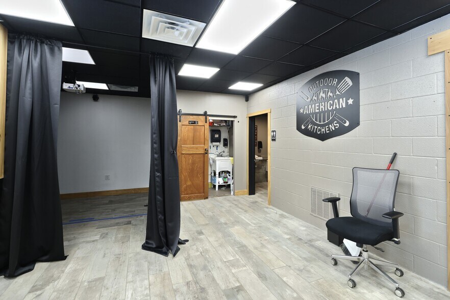 More Photos Of 550 S Main St, Shrewsbury Freestanding For Lease