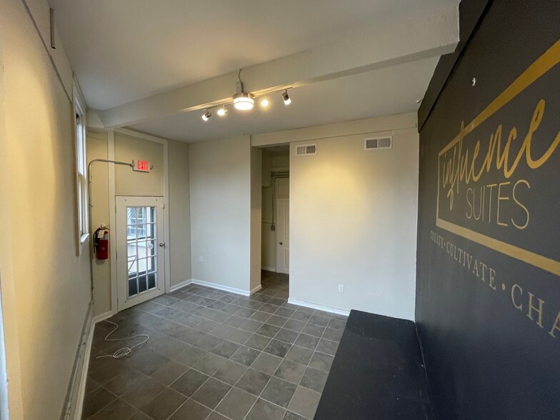 More Photos Of 3815 34th St, Mount Rainier Storefront Retail Office For Lease