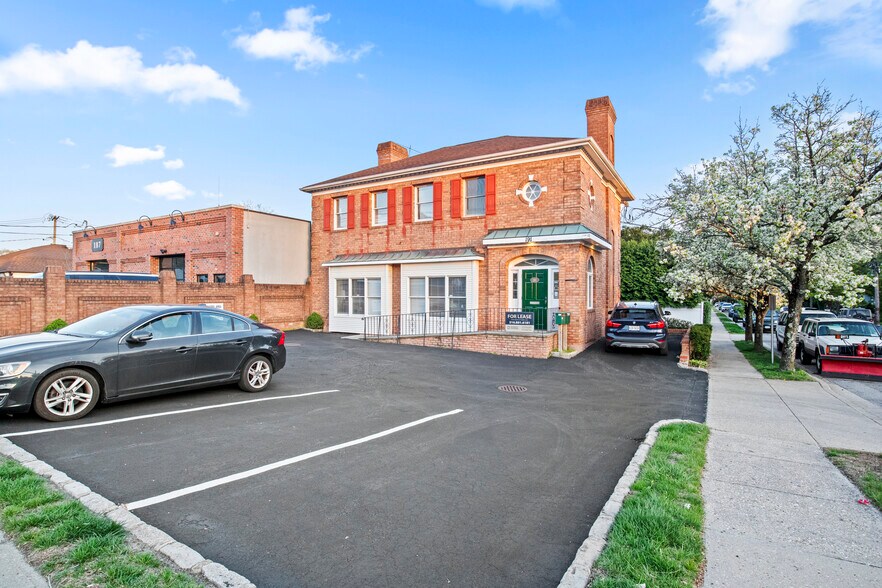 Primary Photo Of 191 Forest Ave, Locust Valley Storefront Retail Office For Sale