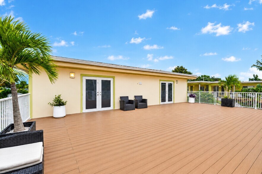 More Photos Of 905 N Federal Hwy, Lake Worth Beach Hotel For Sale