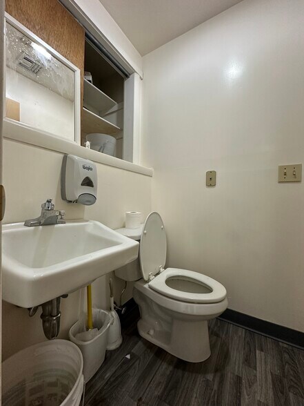 More Photos Of 733-759 Memorial Ave, West Springfield Showroom For Sale