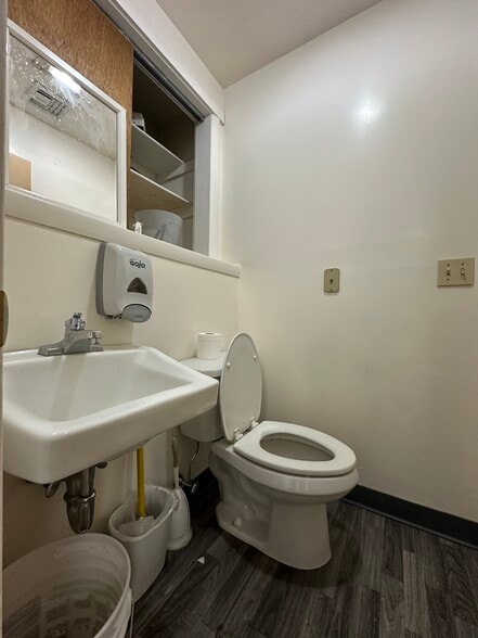 More Photos Of 733-759 Memorial Ave, West Springfield Showroom For Sale
