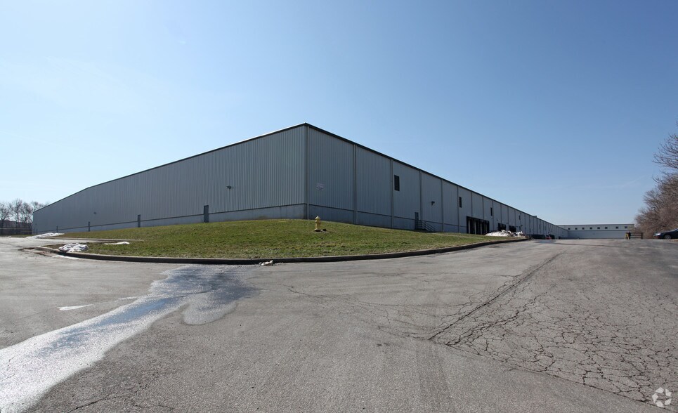 More Photos Of 13201 Arrington Rd, Grandview Manufacturing For Lease