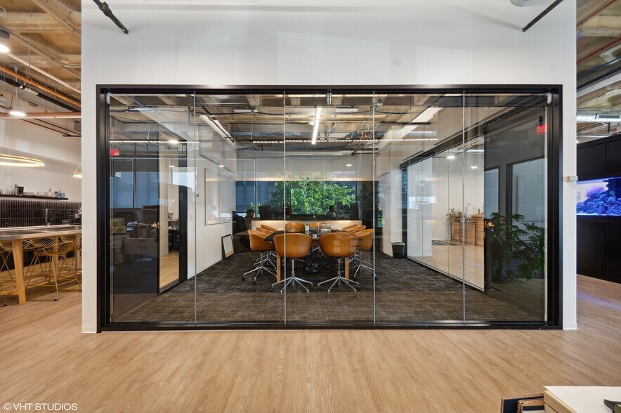 More Photos Of 6300 N River Rd, Rosemont Office For Lease