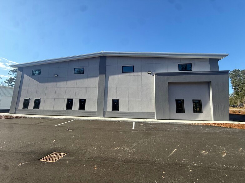 More Photos Of 9501 Palmetto Commerce Pky, Ladson Distribution For Lease