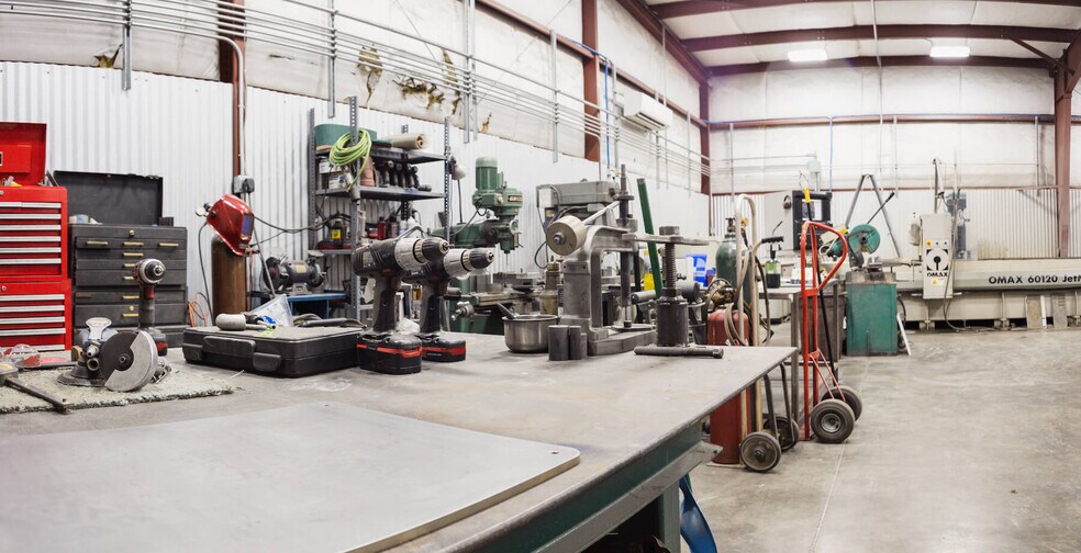 More Photos Of 2002 Fruitvale Blvd, Yakima Warehouse For Sale