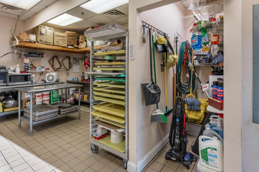 More Photos Of 9298 Apison Pike, Ooltewah Office Residential For Sale