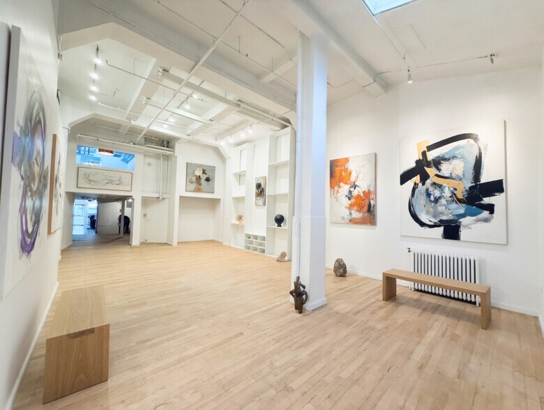 More Photos Of 348 W 36th St, New York Apartments For Lease
