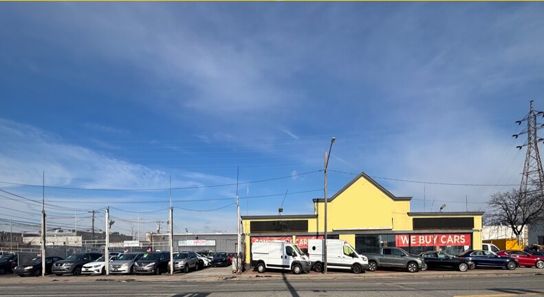 More Photos Of 553 Burnside Ave, Inwood Industrial For Lease