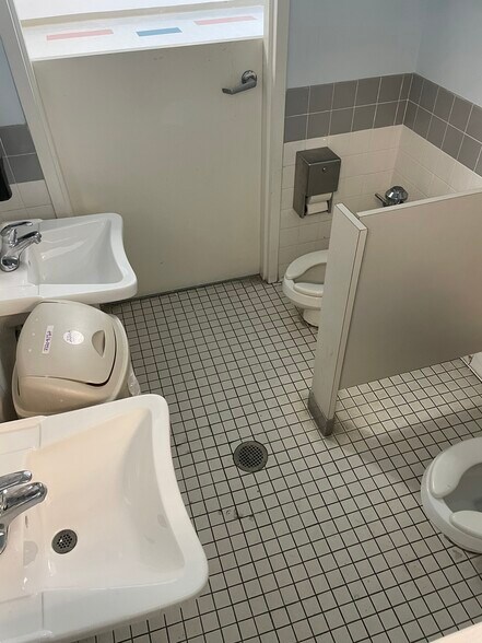 More Photos Of 6701 Crestwood Blvd, Birmingham Daycare Center For Sale