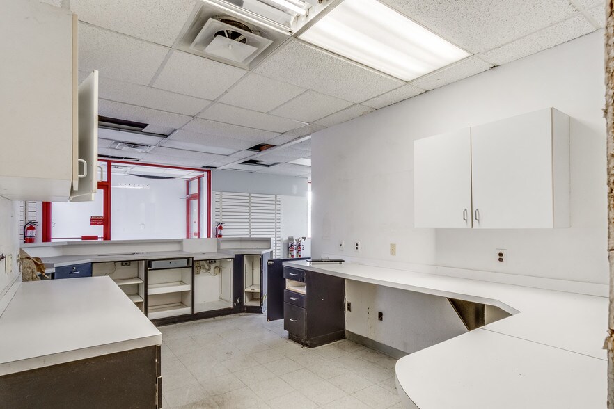 More Photos Of 5410 Allen Rd, Allen Park Medical For Sale