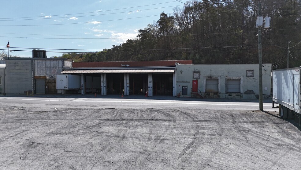 More Photos Of 326 S Marble St, Rockmart Distribution For Sale