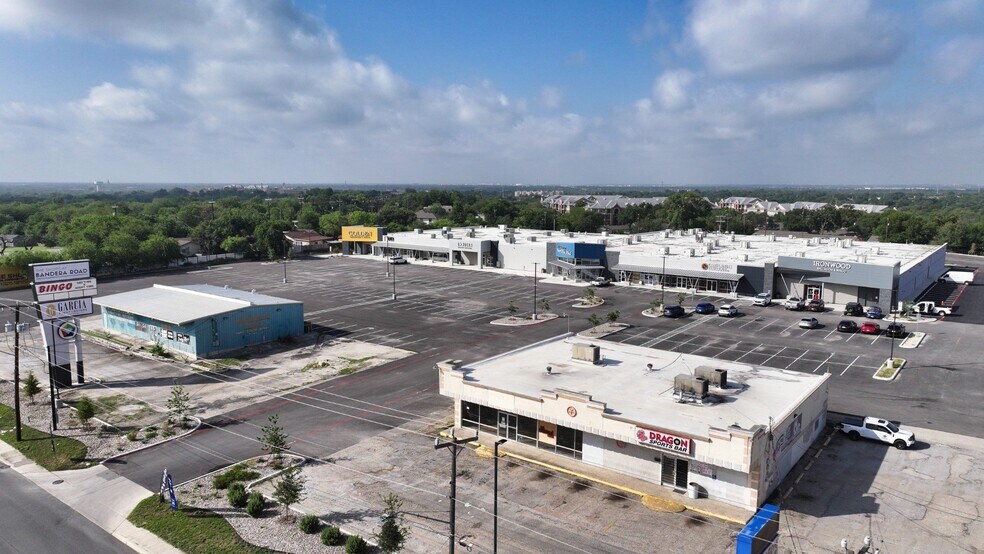 More Photos Of 1327-1331 Bandera Rd, San Antonio Storefront For Lease