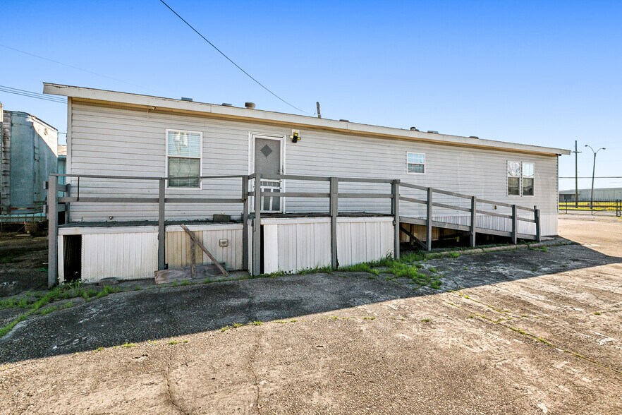 More Photos Of 7777 Saint Bernard Hwy, Arabi General Retail For Sale