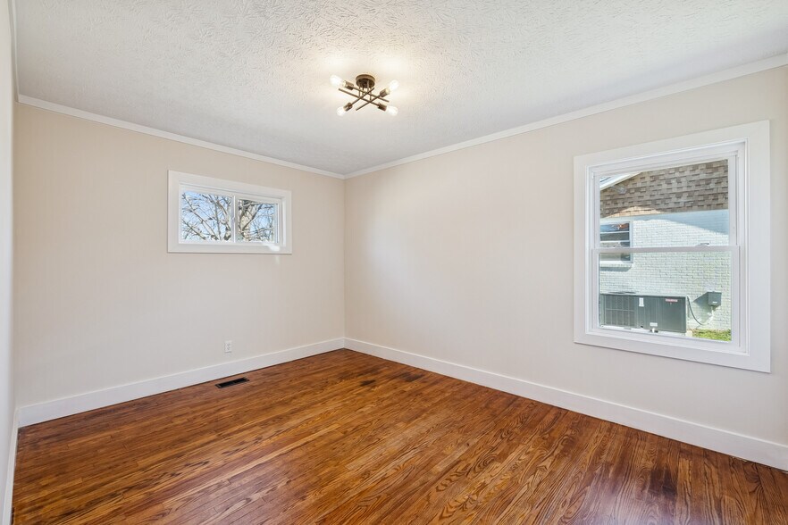 More Photos Of 319 Highway 76, White House Office For Lease