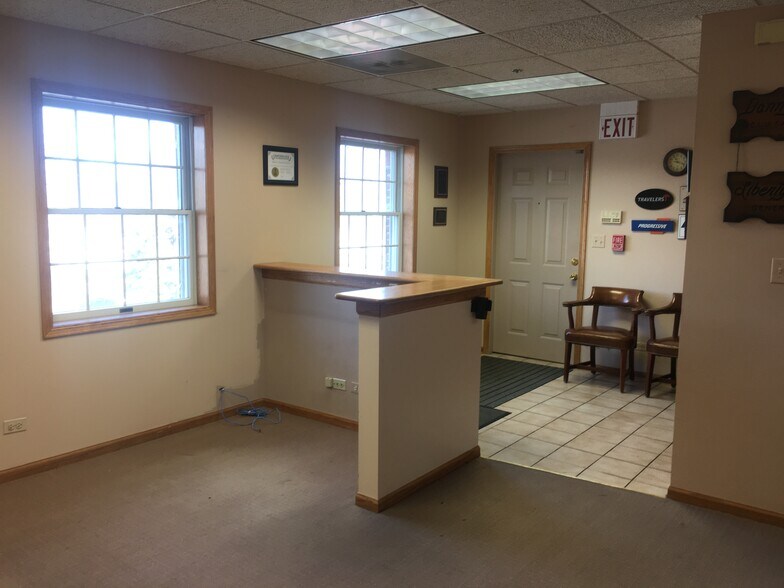 More Photos Of 1015-1025 W Wise Rd, Schaumburg Office For Sale