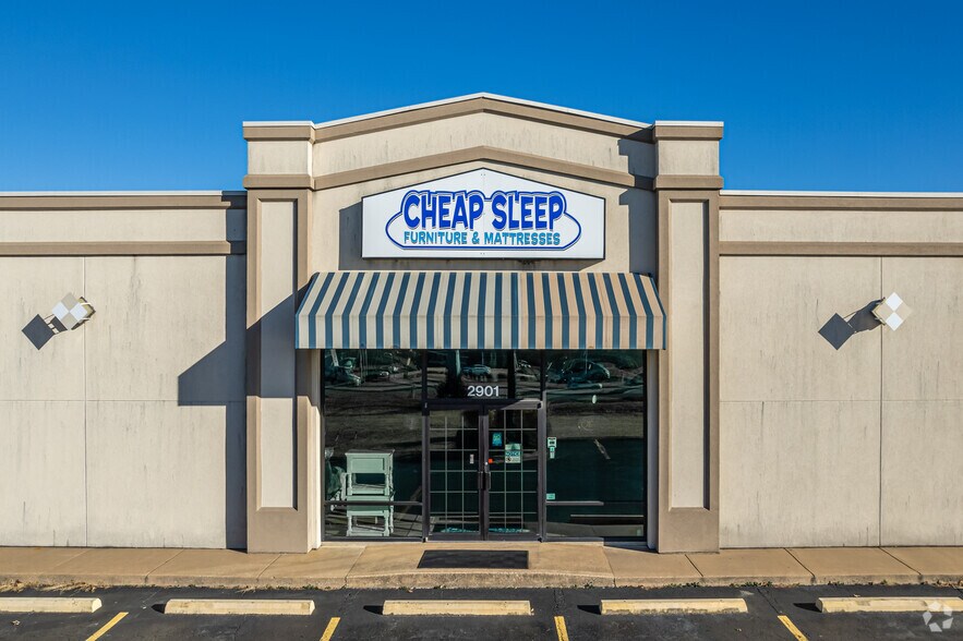 More Photos Of 2901 SE 14th St, Bentonville General Retail For Lease