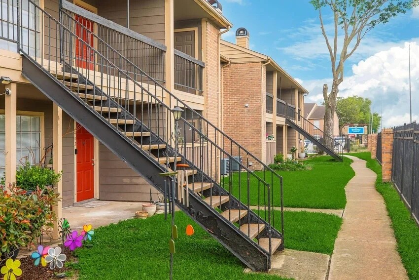More Photos Of 9402 Synott Rd, Houston Apartments For Sale