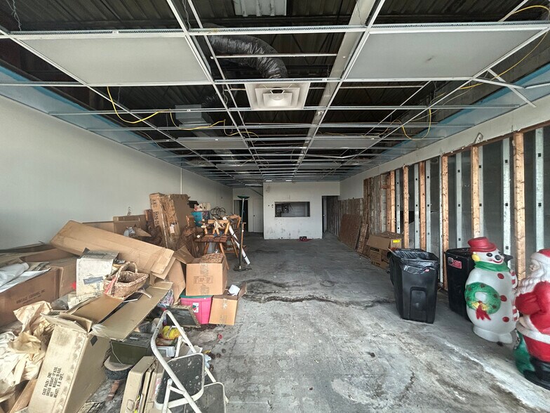 More Photos Of 1515 Washington Blvd, Mckeesport Storefront For Sale
