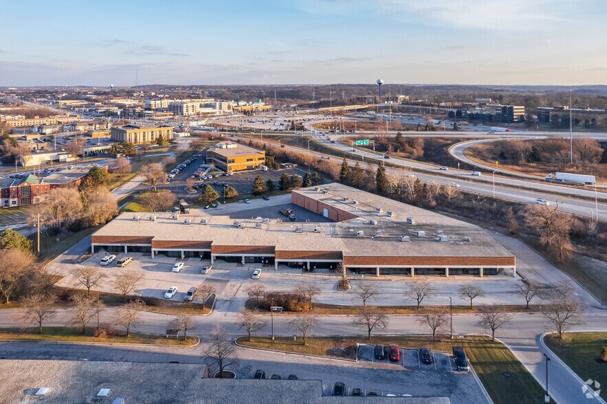 More Photos Of 20711 W Watertown Rd, Waukesha Showroom For Lease