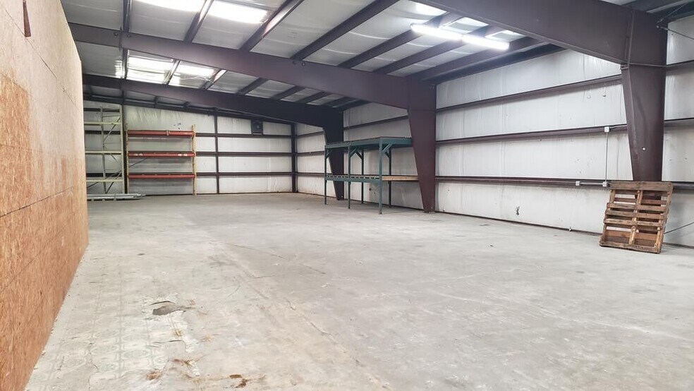 More Photos Of 616 S Broadway St, Mccomb Freestanding For Sale