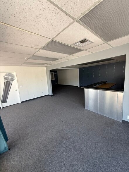 More Photos Of 2700 W Burbank Blvd, Burbank Storefront For Lease