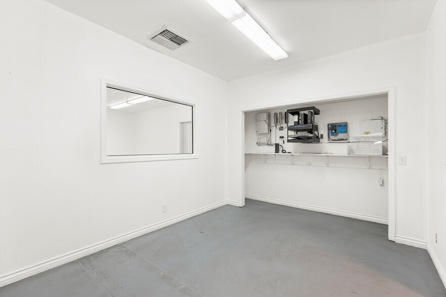 More Photos Of 3265 E 59th St, Long Beach Warehouse For Sale