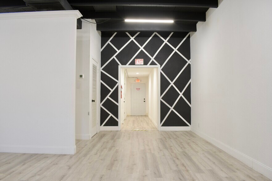More Photos Of 212 Main St, Auburndale Flex For Sale