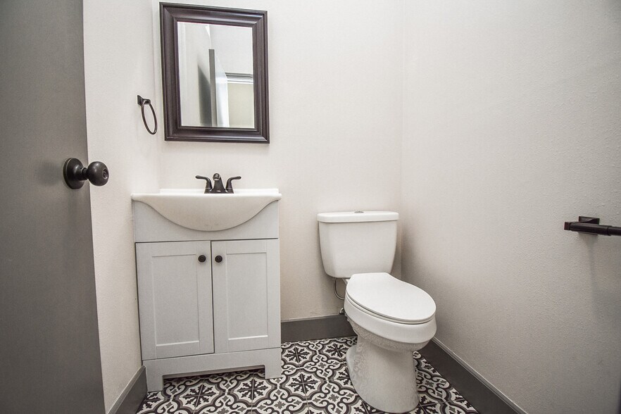 More Photos Of 104 Kelly Dr, Victoria Office For Lease