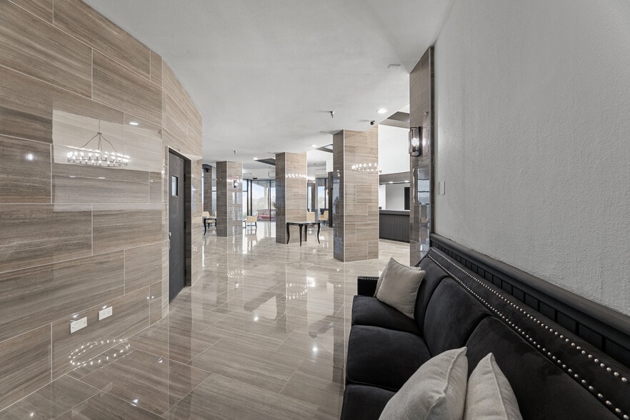 More Photos Of 1 S Main Ave, Laredo Hotel For Sale