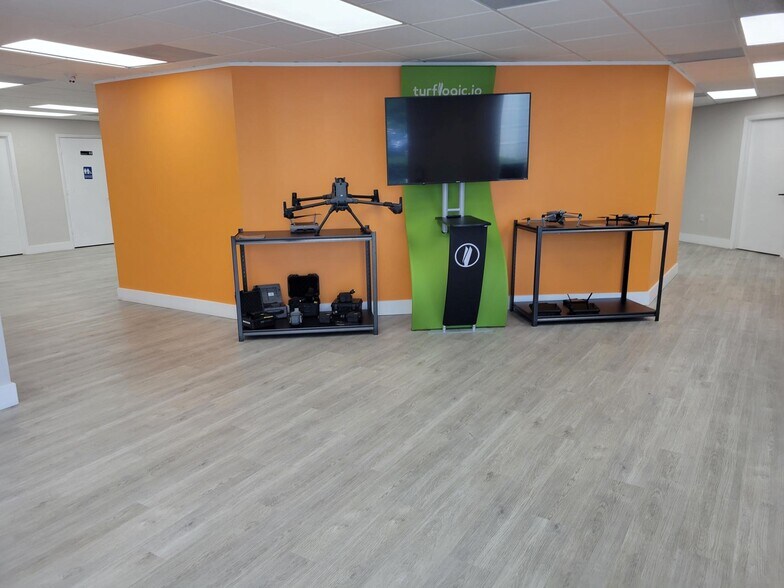 More Photos Of 16335 S. Tamiami Trail (US 41) Trl, Fort Myers Storefront Retail Office For Lease